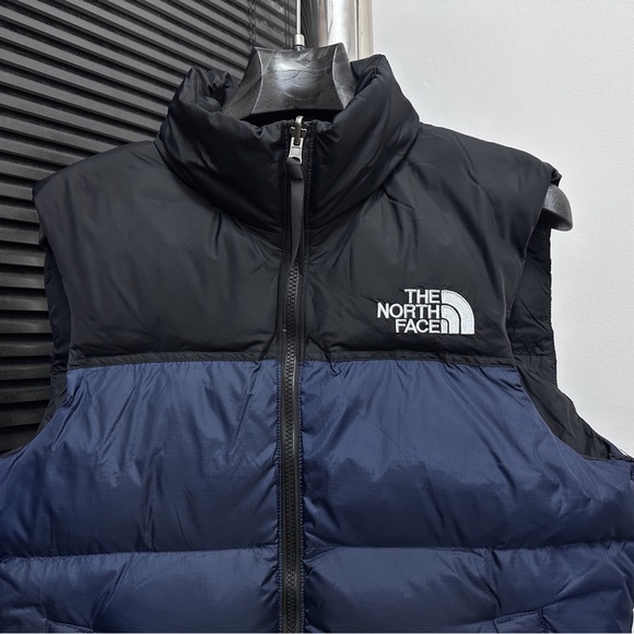 The North Face Men's Black and Blue Puffer Vest - Picture 7 of 7